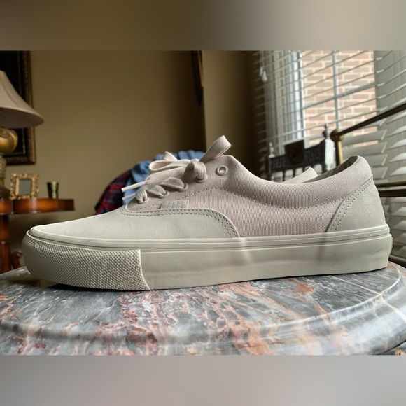 NEW VANS SHOES - Picture 3 of 5